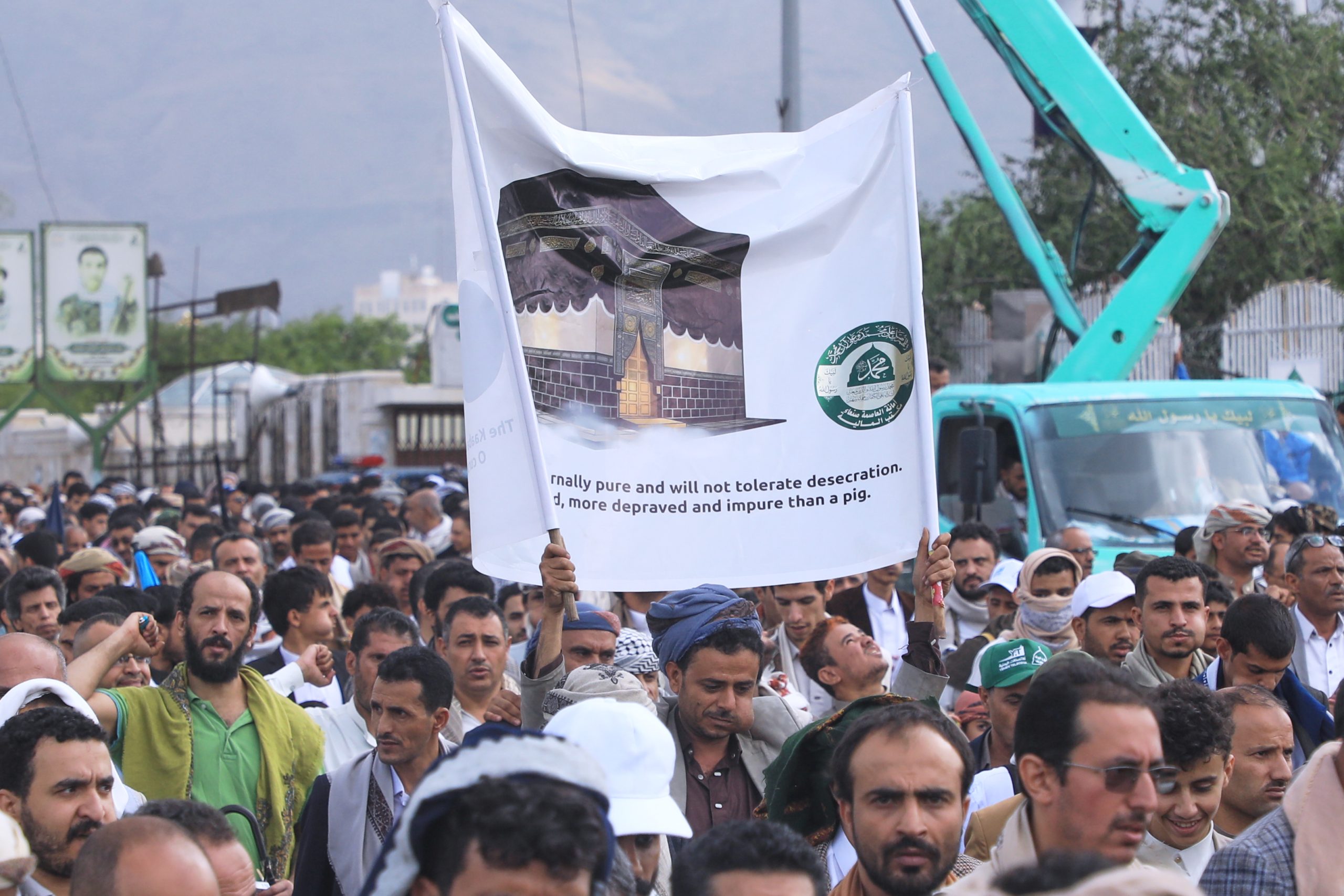 Saudi Arabia left alone to face Houthi offensive as U.S. and allies refuse military support; MBS weighs military action or negotiation